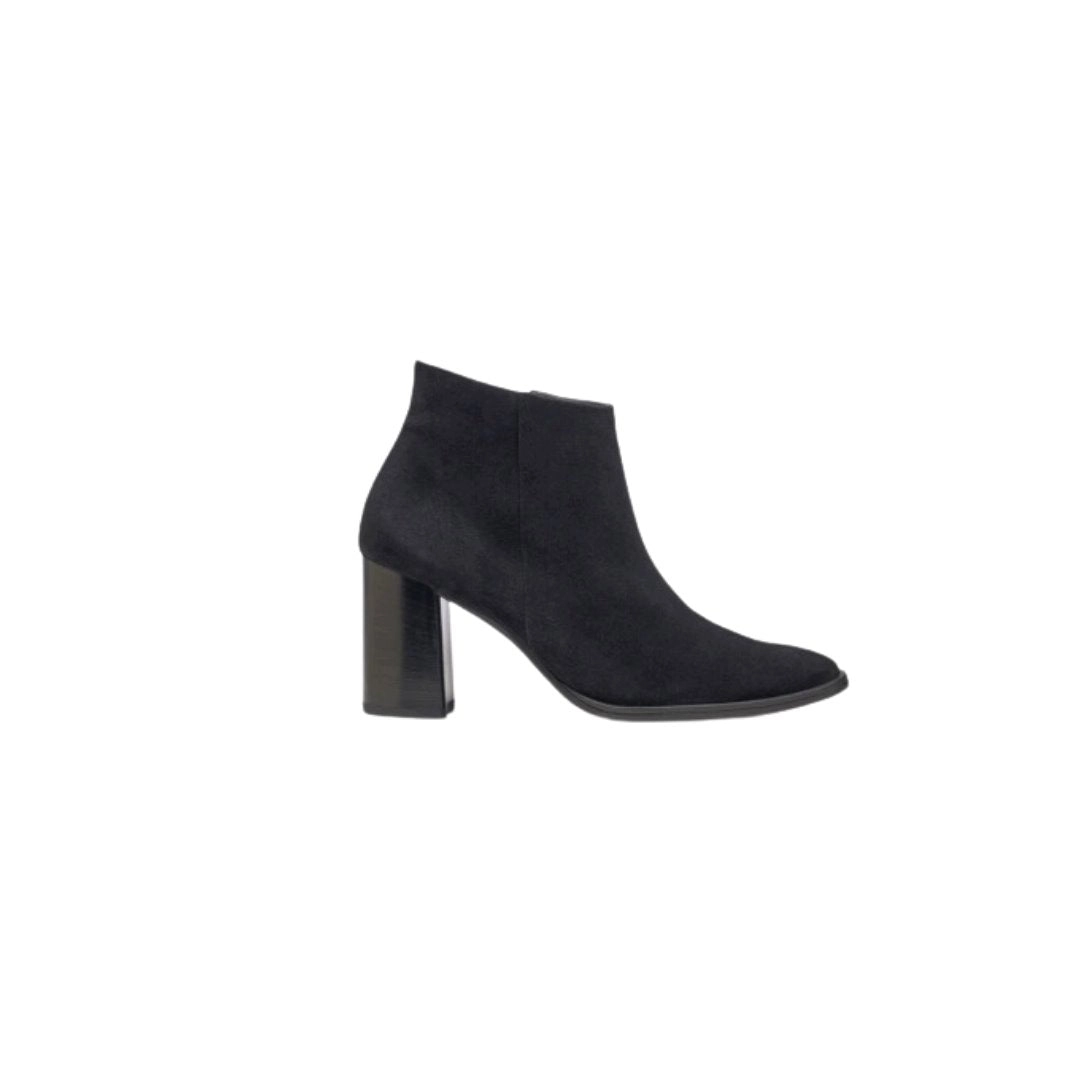 Winn Boot Black Soft Suede